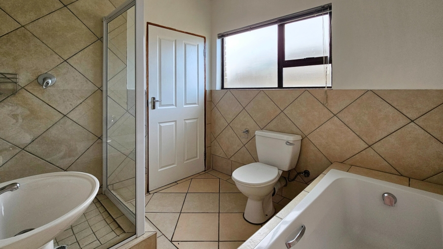 3 Bedroom Property for Sale in Langenhovenpark Free State